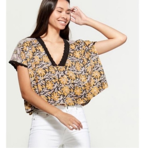 Free People Boho Floral Crochet V-Neck Short Sleeve Oversized Crop Top - Picture 2 of 8